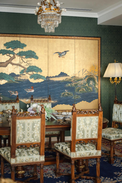 【已售】独角鹿西洋古董1920年代日本昭和时期出品「鸳戏河畔」主题金地岩彩纸本设色六曲屏风 商品图3