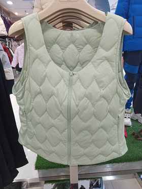 2F雪中飞羽绒服