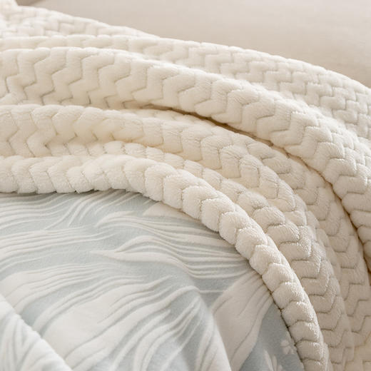 秋冬三层夹棉花卉款雕花绒毛毯 商品图6