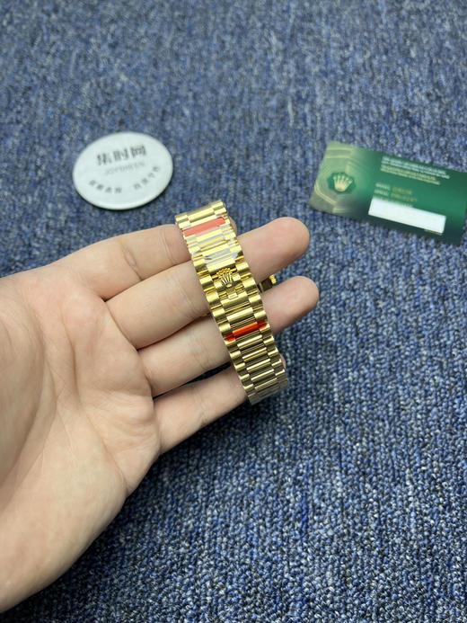 劳力士星期日历型系列 日志40mm 黑冰糖
款式：男士腕表 商品图6