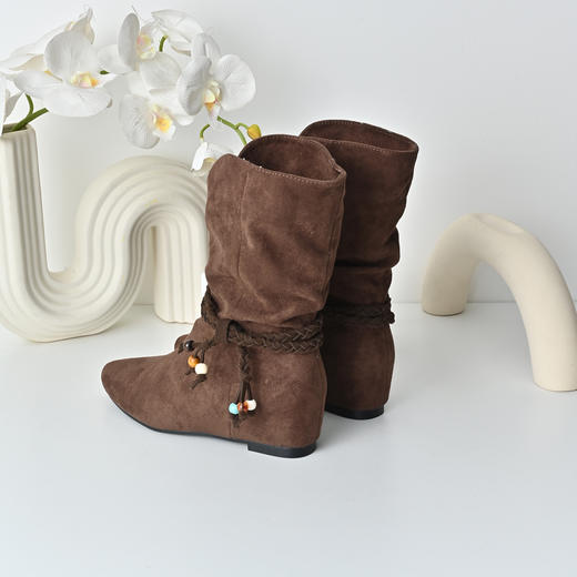 经典鲨2025冬专柜新品气质尖头内增高加绒复古气质中筒靴女KW119-558181 商品图1