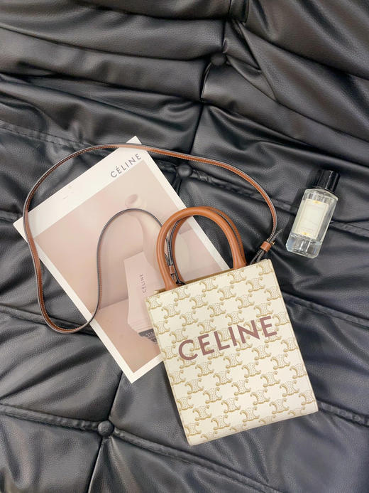 CELINE 白色 mini 老花拼牛皮 琴谱包 商品图0
