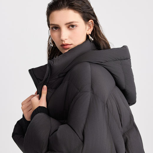 棉仓366615021-【90白鹅绒】褶皱肌理感连帽羽绒服女25秋冬中长款过膝外套 商品图2