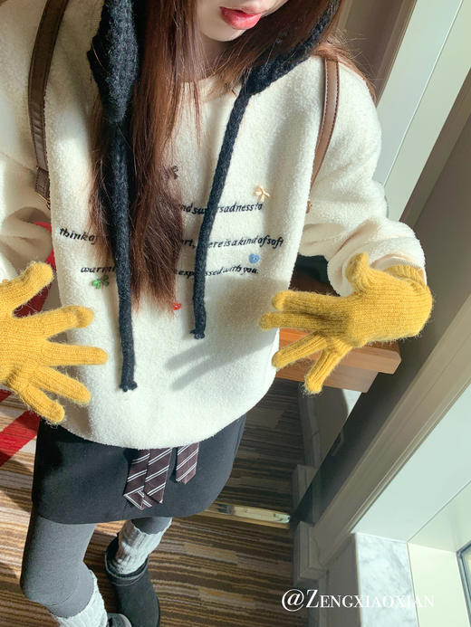 【169元任选2件】现货！羊羔毛刺绣米白色套头卫衣 商品图11