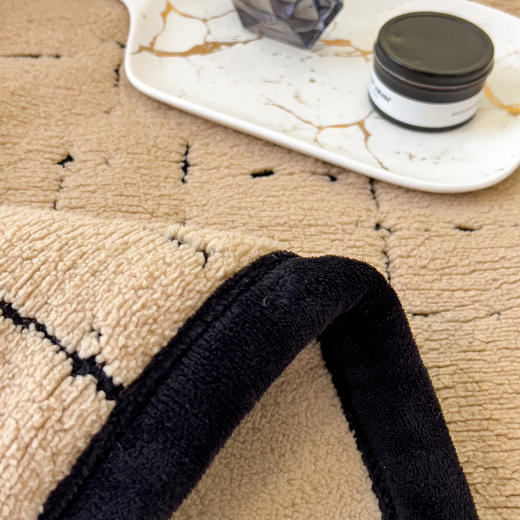 黑白森林阳离子提花三层夹棉毛毯 商品图7