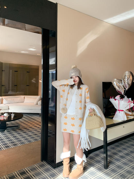 <曾小咸推荐> 现货秒杀！微信超特价！杏拼橙色花朵系扣毛衣 日常179.99 立减100 秒杀79.99！杏拼橙毛织半裙秒杀59.99！ 商品图8