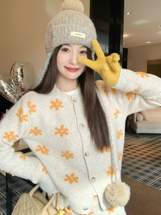 <曾小咸推荐> 现货秒杀！微信超特价！杏拼橙色花朵系扣毛衣 日常179.99 立减100 秒杀79.99！杏拼橙毛织半裙秒杀59.99！ 商品图12