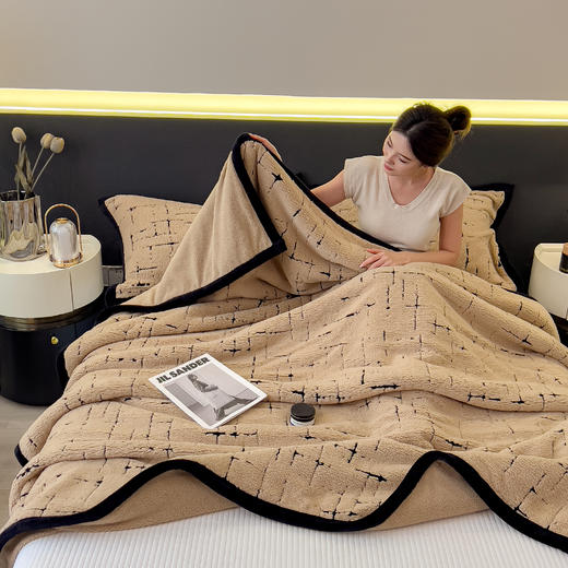 黑白森林阳离子提花三层夹棉毛毯 商品图2