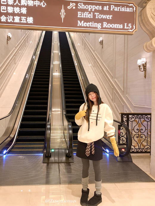 【169元任选2件】现货！羊羔毛刺绣米白色套头卫衣 商品图5