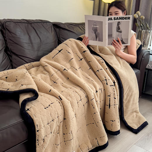 黑白森林阳离子提花三层夹棉毛毯 商品图3