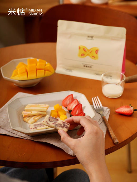 49.9到手3大袋！【米惦芒果&草莓奶砖】当季鲜果制作果干 🥭 浓醇牛轧奶香🥛一口奶fufu的治愈感~无添加的纯手工匠制作🤲🏻✨ 🍓新西兰全脂奶粉 一口纯正牛乳香 商品图0