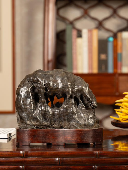 清	灵璧石“灵岫岩”文房赏石（红木座） 商品图1