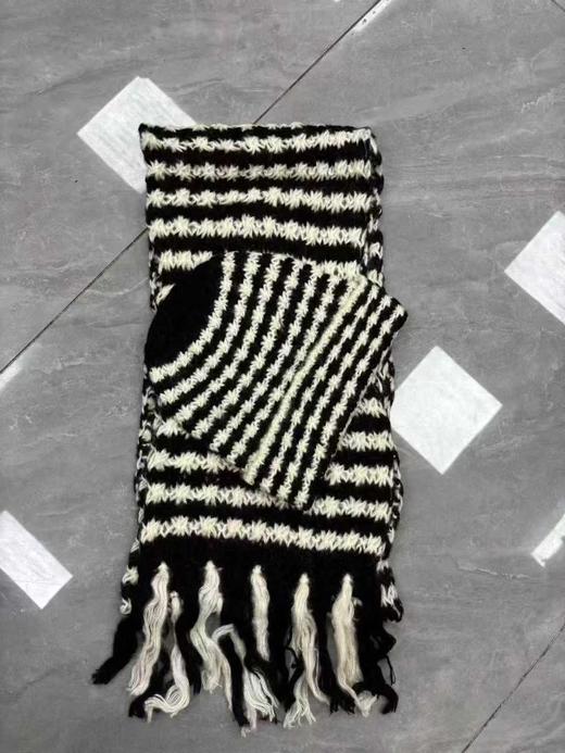 外贸元单HM  女士羊毛钩花围巾帽子套装 30%羊毛，有水洗标 尺寸23*200，带流苏 商品图5