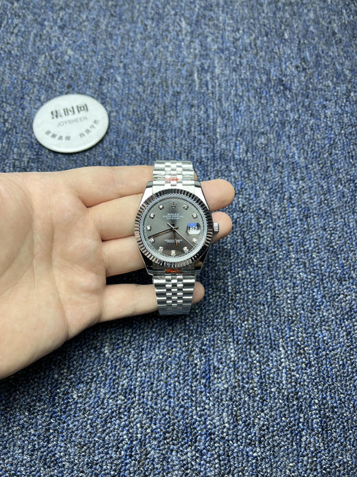 劳力士日志41系列 灰盘钻面 水泥灰 男士腕表 升级到货！更具时代性的大众适宜尺寸！
机芯：搭载进口西铁城 商品图0