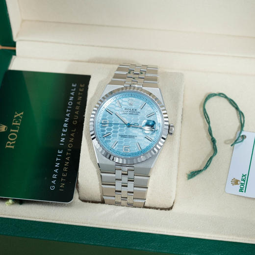 Noob official➕Factory 陆使型
尺寸：40mm✖️9.7mm
表壳：对版9.4mm表耳间距及三角坑纹表圈一体式表壳
表链：对版25mm✖️17mm
经CNC倒角抛光及缎面拉丝工艺❕ 商品图10