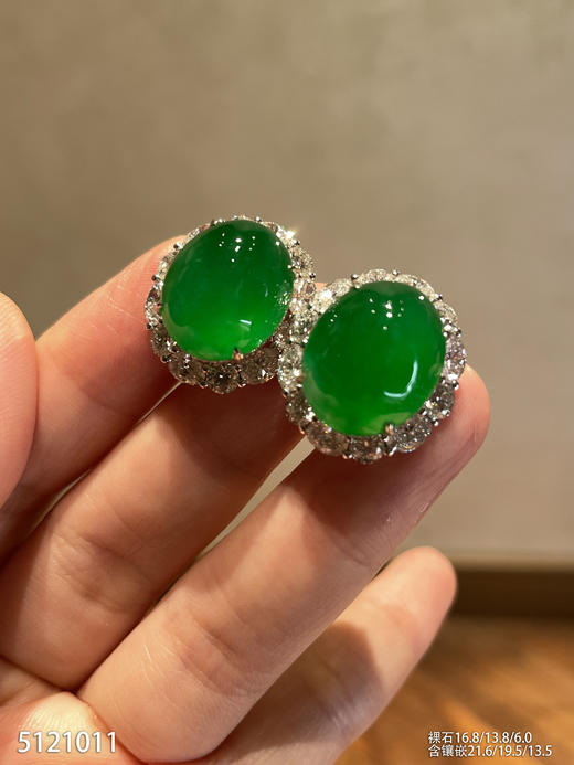 艳绿蛋面耳钉【5121011】具体价格微信咨询 商品图1