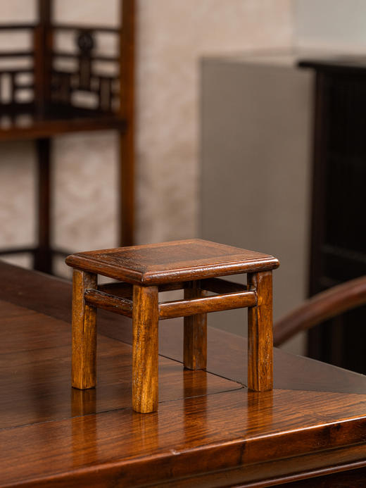 清	黄花梨方凳形器座 商品图1