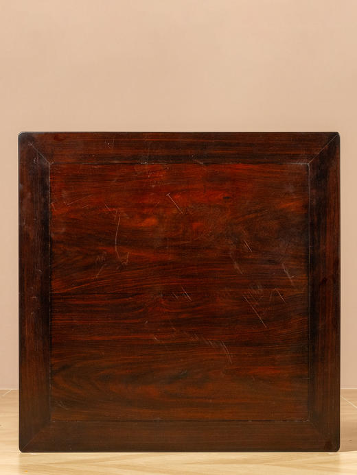 二十世纪	红木束腰罗锅枨螭龙纹方桌方凳成套（一桌四凳） 商品图2