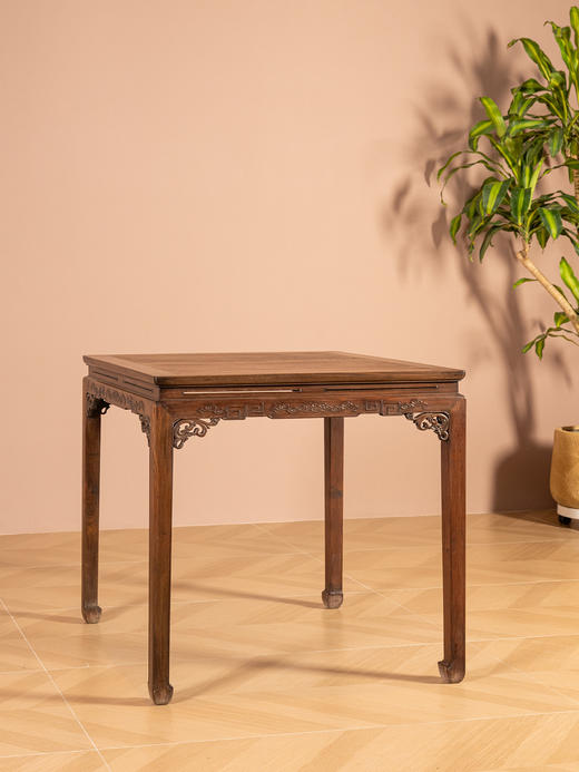 清	红木束腰马蹄腿云纹方桌 商品图0