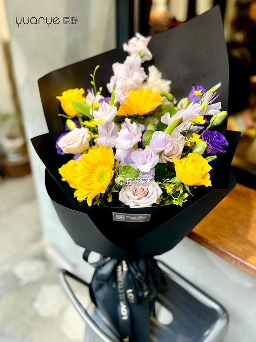 向日葵玫瑰混搭韩式花束 商品图0