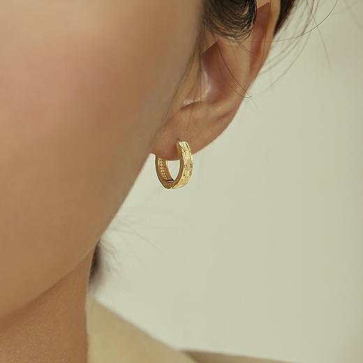 Oflye潮流饰品   简约高级感素圈耳环女新款车花精致耳扣时尚耳饰 商品图0