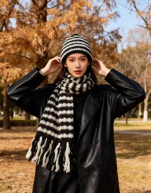 外贸元单HM  女士羊毛钩花围巾帽子套装 30%羊毛，有水洗标 尺寸23*200，带流苏 商品图1