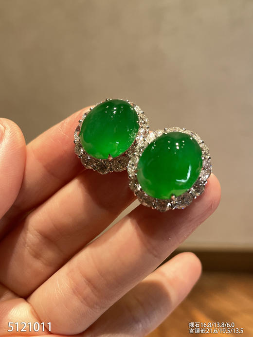 艳绿蛋面耳钉【5121011】具体价格微信咨询 商品图0