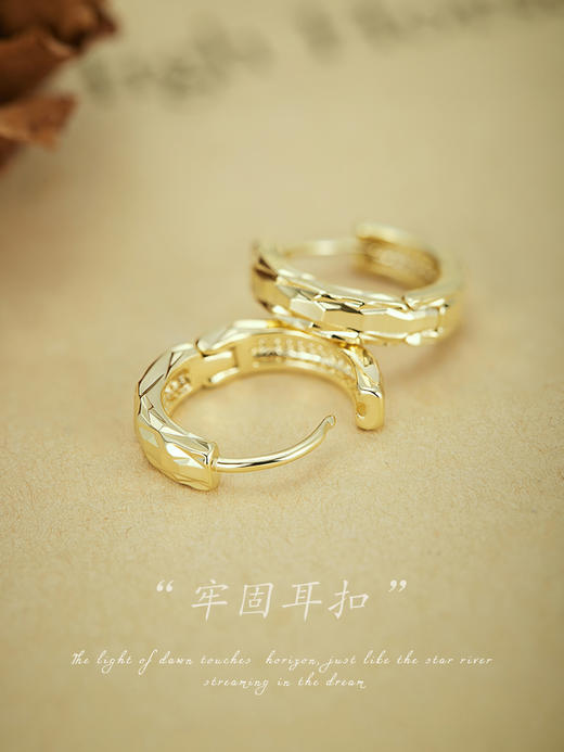 Oflye潮流饰品   简约高级感素圈耳环女新款车花精致耳扣时尚耳饰 商品图3