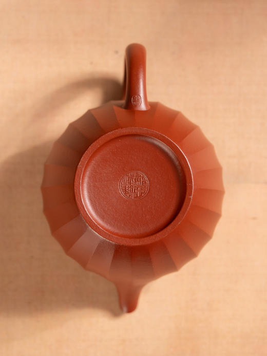 《菱花壶》 鲍亚萍  工艺美术师，江苏省工艺美术学会会员，中国陶都陶瓷城同业商会理事 商品图4