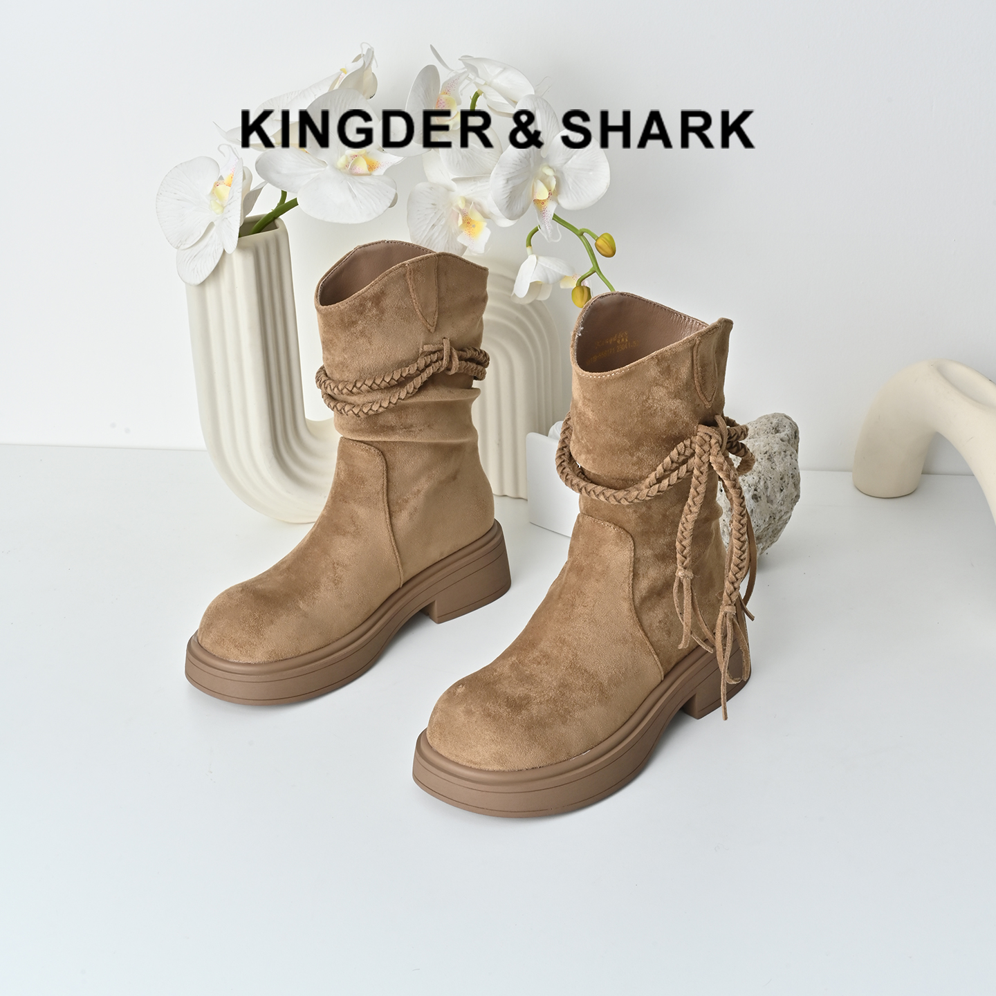 经典鲨2025年专柜新品百搭圆头复古加绒保暖平底套筒短靴女KW119-558171