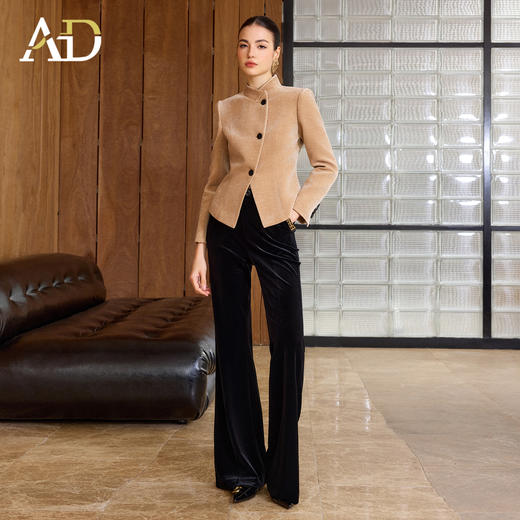 AD高级感气质穿搭一整套女2025新款雪尼尔两件套丝绒阔腿裤套装 商品图0