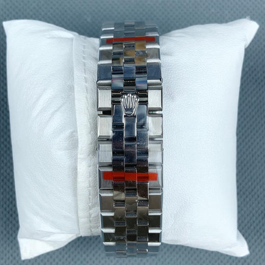 Noob official➕Factory 陆使型
尺寸：40mm✖️9.7mm
表壳：对版9.4mm表耳间距及三角坑纹表圈一体式表壳
表链：对版25mm✖️17mm
经CNC倒角抛光及缎面拉丝工艺❕ 商品图6