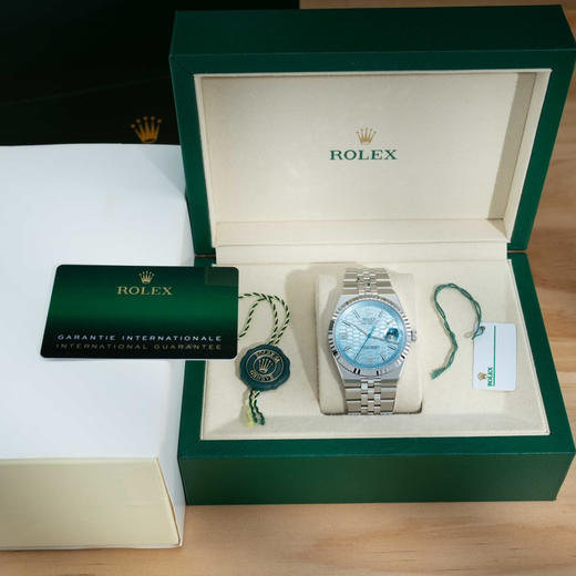 Noob official➕Factory 陆使型
尺寸：40mm✖️9.7mm
表壳：对版9.4mm表耳间距及三角坑纹表圈一体式表壳
表链：对版25mm✖️17mm
经CNC倒角抛光及缎面拉丝工艺❕ 商品图8