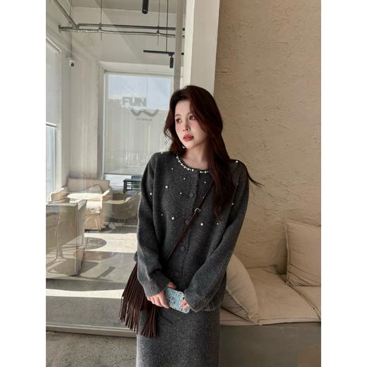 25AW上新 甜甜同款【奶霜珍珠】小香风钉珠针织毛衣开衫+垂感直筒半身裙 商品图1