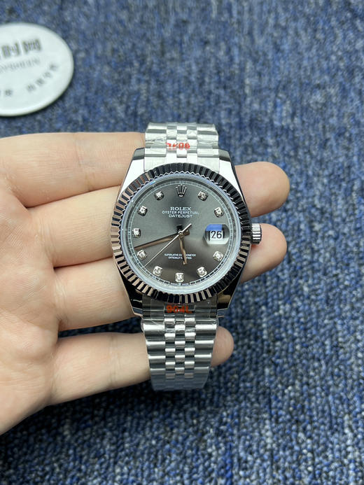 劳力士日志41系列 灰盘钻面 水泥灰 男士腕表 升级到货！更具时代性的大众适宜尺寸！
机芯：搭载进口西铁城 商品图1