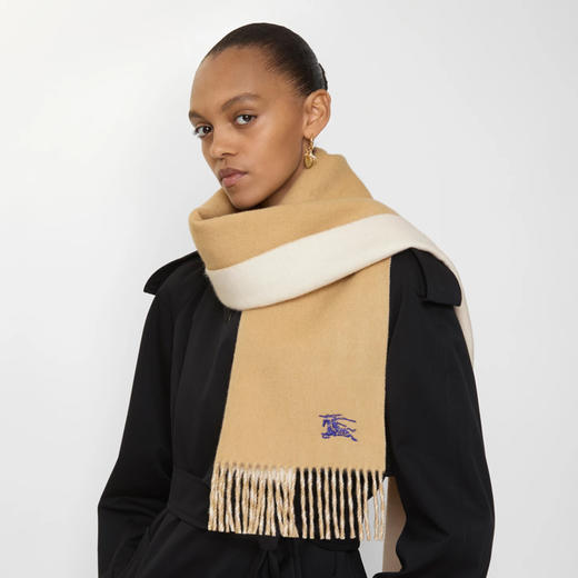 BURBERRY 巴宝莉 中性马术骑士刺绣徽标双面两用羊绒围巾 驼色 8110020 A2021 商品图4