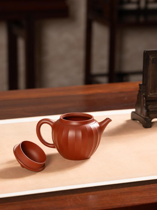 《菱花壶》 鲍亚萍  工艺美术师，江苏省工艺美术学会会员，中国陶都陶瓷城同业商会理事 商品图3