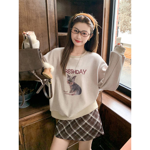 <曾小咸推荐>燕麦色小狗字母印花卫衣 商品图2