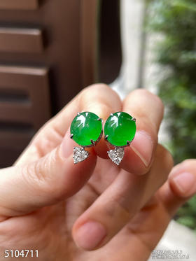 5104711，蛋面耳钉。具体价格微信咨询