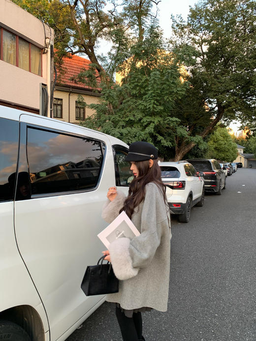 Read Nameless /狐狸毛袖口羊绒灰色大衣 2025/11/17 商品图8