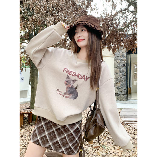 <曾小咸推荐>燕麦色小狗字母印花卫衣 商品图4