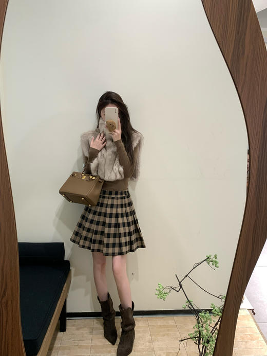 Read Nameless /秋冬格子裙裤+奶茶色皮草披肩 2025/11/17 商品图8