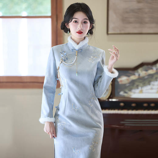 蓝色刺绣加绒加厚冬装国风改良旗袍年轻款 SC22380 商品图1