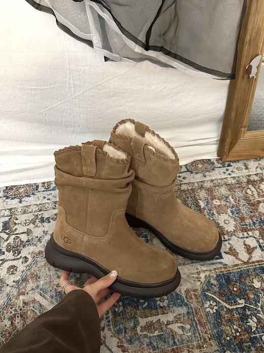 【全球第二好的】UGG秋冬氛围感神靴 编织堆堆靴 独特的厚底设计心机满满，悄悄拉长腿部线条的同时，还能轻松应对湿滑路面， 当凛冽寒风席卷街头，这双厚底雪地靴就是你的冬日穿搭“作弊神器”！ 商品图3