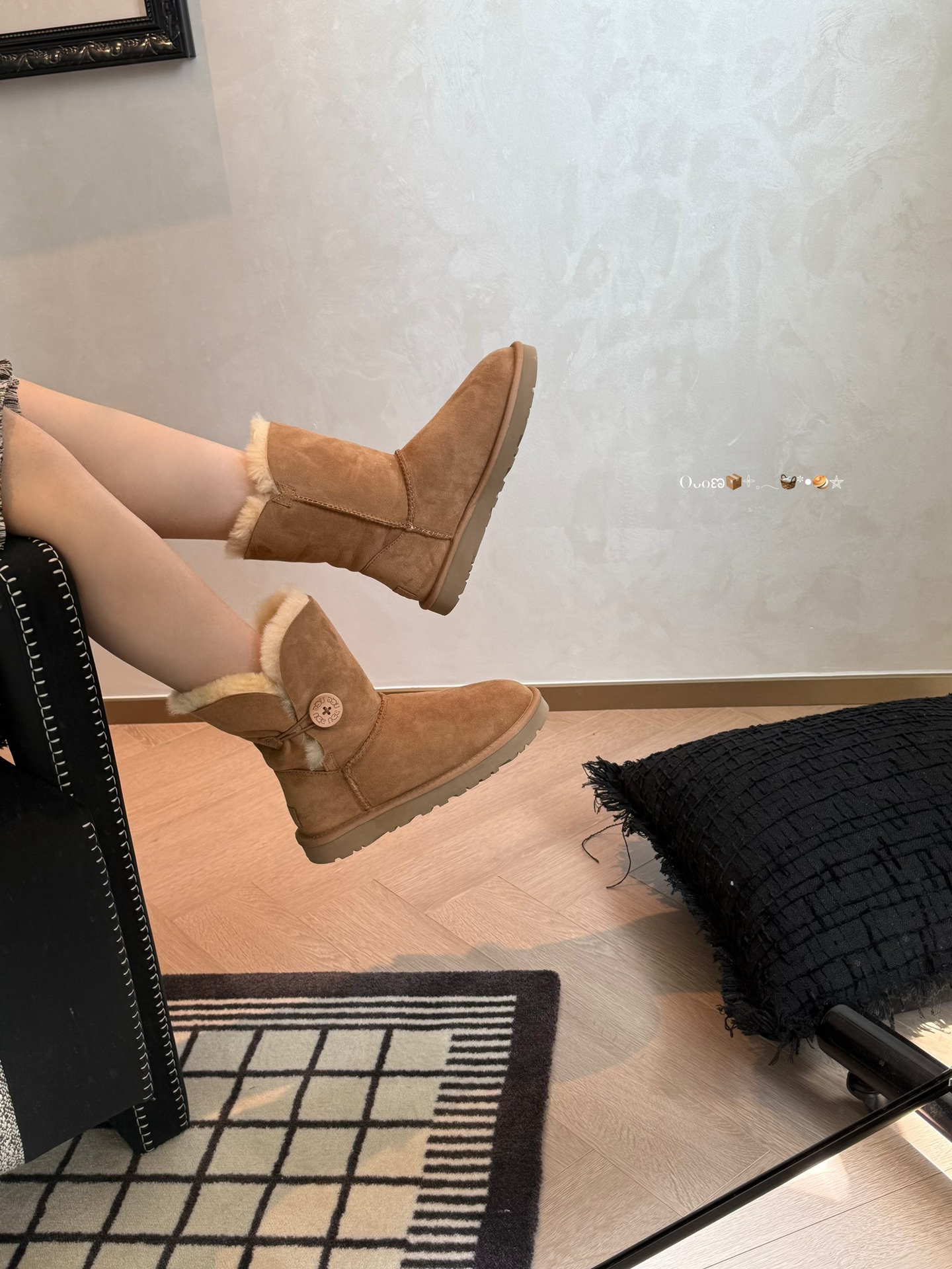 【全球第二好的】UGG中筒木扣雪地靴 又暖又舒服又耐穿，这个冬天 这一双就够了！栗色真的太百搭了 日常出街超合适~