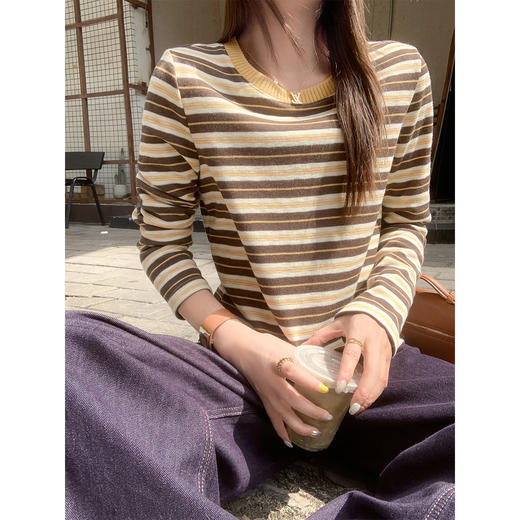<曾小咸推荐>杏咖条纹宽松长袖休闲T恤 商品图2