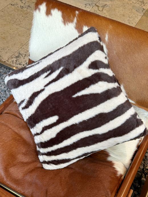野&兽同款斑马纹兔毛绒抱枕（拍两只有优惠） 商品图7