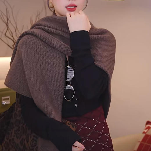 羊毛披肩女韩版高级感秋冬季外搭三角巾护颈保暖围巾纯色百搭围脖 商品图2