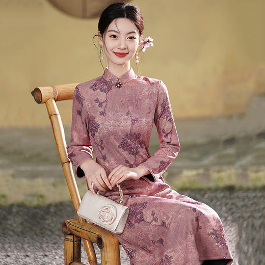 SC22653红色国风新中式秋季长袖改良旗袍2025新款女复古妈妈连衣裙秋冬装 商品图2