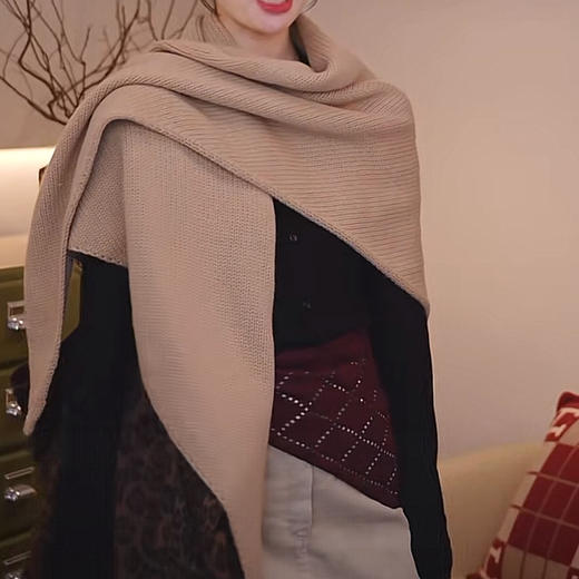 羊毛披肩女韩版高级感秋冬季外搭三角巾护颈保暖围巾纯色百搭围脖 商品图3